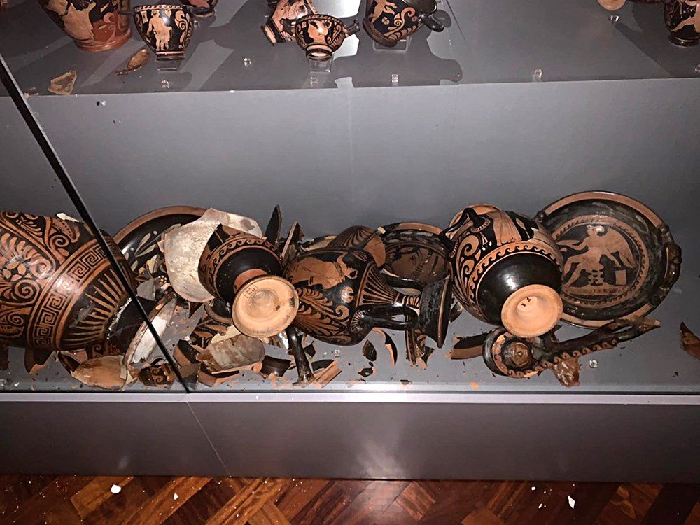 В Археологическом музее особенно пострадала керамика. Фото: Arheološki muzej u Zagrebu - AMZ