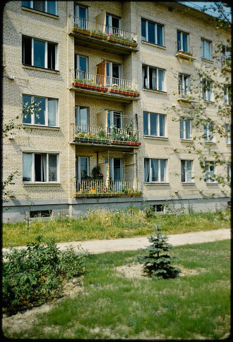 Фотограф Джон Репс. Жилой дом в 9-м квартале района Новые Черемушки. Москва. 1964 г. Сornell University Library