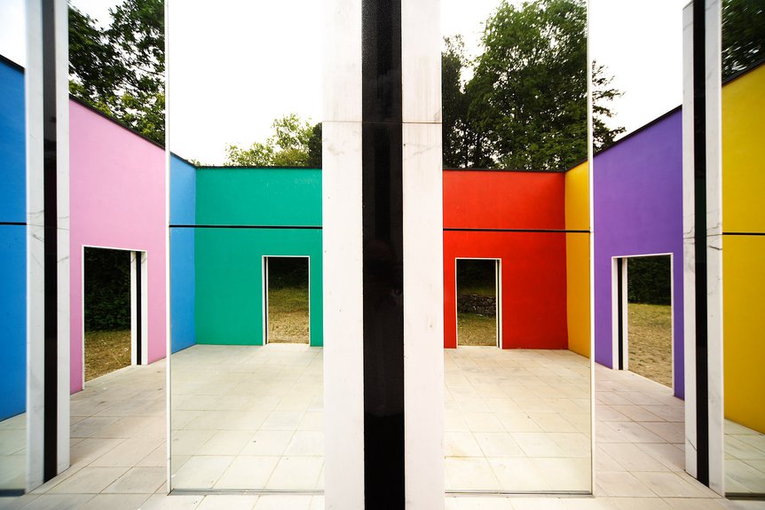 Даниель Бюрен, La cabane écalatée aux 4 salles (2005) // Courtesy of the Gori Collection, Pistoia, Italy