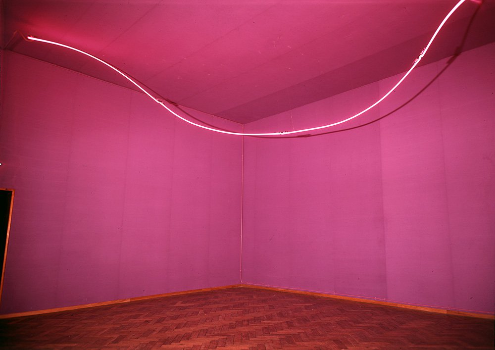 Лучо Фонтана. «Пространство в розовом цвете». 1967. Фото: Stedelijk Museum, Amsterdam / Fondazione Lucio Fontana, Milano