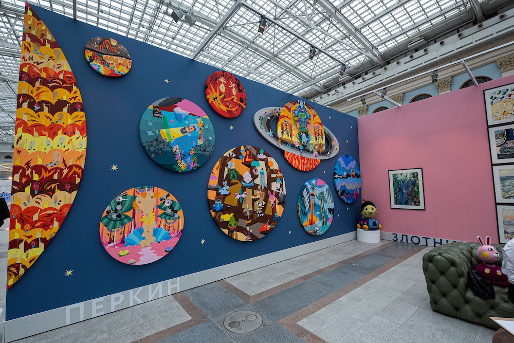 Работы Вовы Перкина на стенде галереи ART4. Фото: Валерия Титова/Cosmoscow
