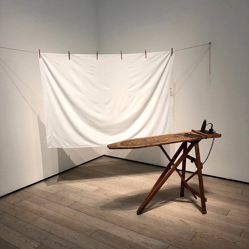 Бети Саар. I'll Bend But I Will Not Break. 1998. Фото: Betye Saar, courtesy of the artist and Roberts Projects, Los Angeles, California, Scottsdale Museum of Contemporary Art/Tim Lanterma