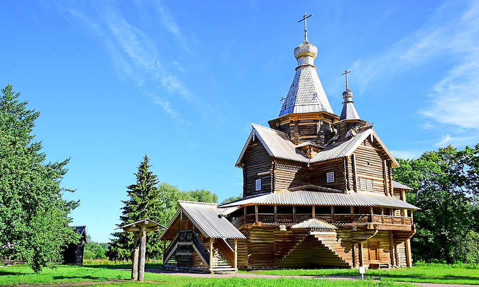 Церковь Рождества Богородицы (1531)  из с. Передки Боровичского района. После реставрации. 2022. Фото: Музей народного деревянного зодчества «Витославлицы»