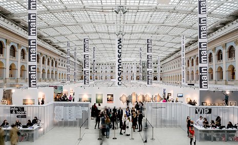 Итоги Cosmoscow 2022: толпы посетителей, продажи во время монтажа и культурный эскапизм