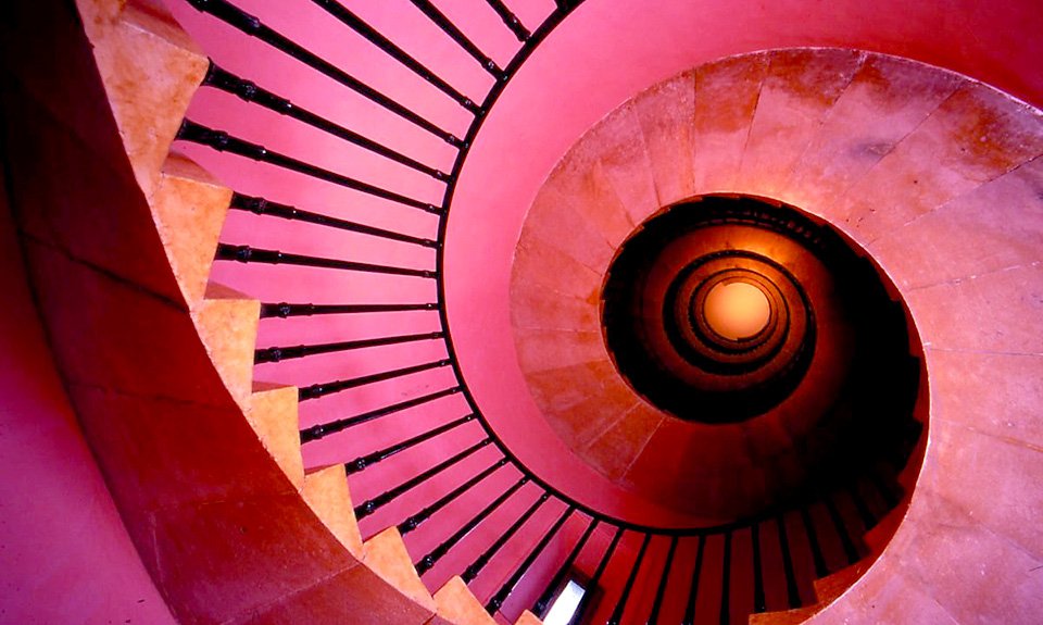 Винтовая лестница внутри легендарной Бекфордовой башни. Фото: Wikimedia Commons