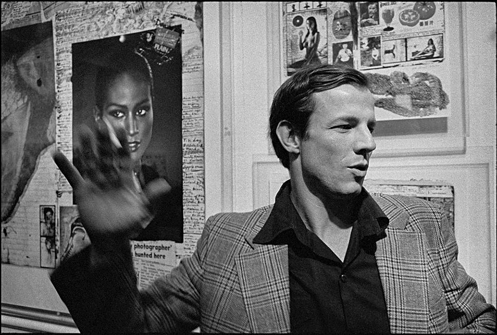 Питер Бирд на открытии собственной выставки в Международном центре фотографии в Нью-Йорке. 1977 г. Фото: Chuck Fishman/Getty Image