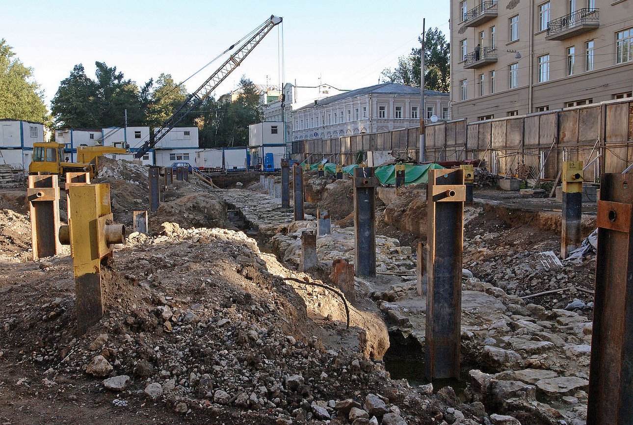 На месте раскопок Белого города XVI века в районе Хохловской площади. Фото: Александр Саверкин/ТАСС