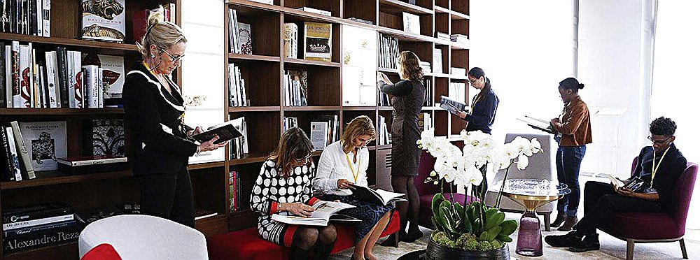 Школа ювелирного искусства Van Cleef & Arpels предлагает всем желающим изучить ее онлайн-библиотеку