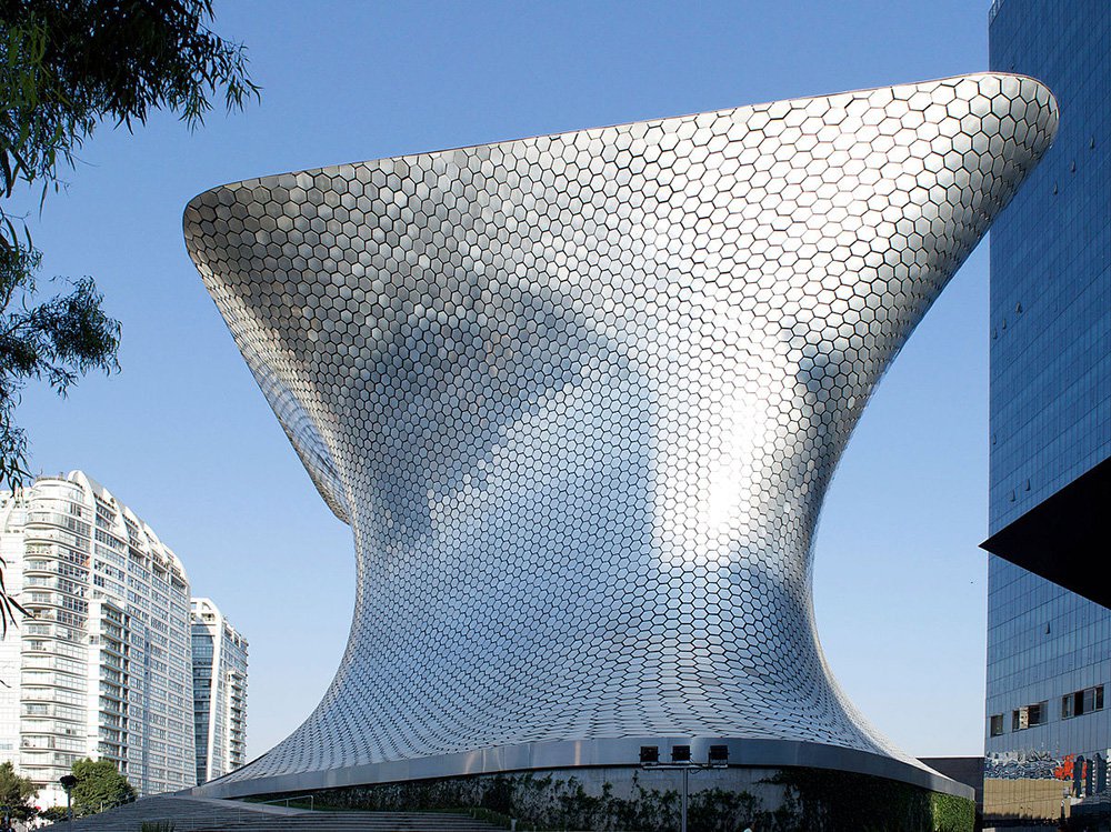 Через футуристические двери Музея Соумайя мексиканского миллиардера Карлоса Слима прошло за год 2,2 млн человек