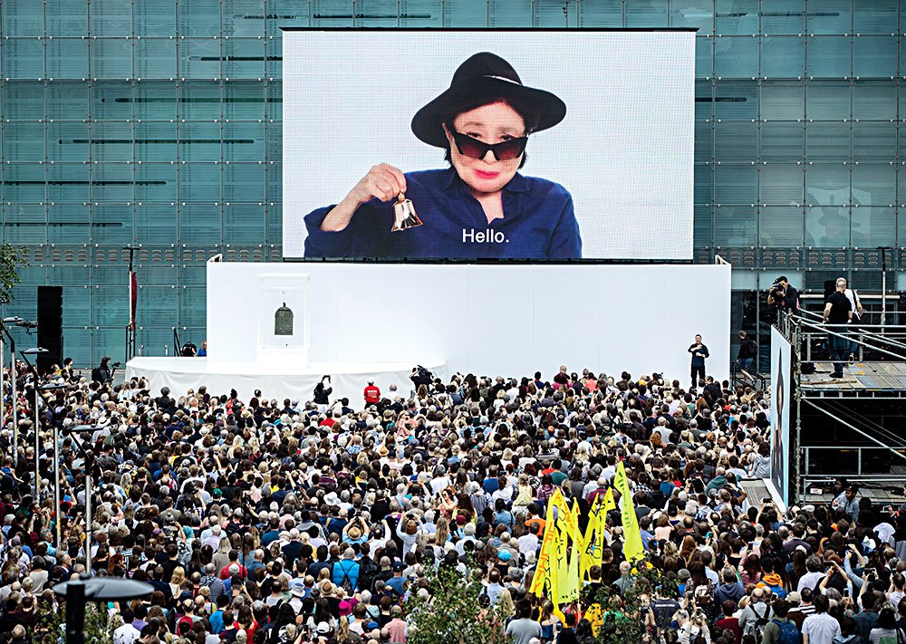 Акция Йоко Оно Bells for Peace на открытии Манчестерского международного фестиваля. 2019. Фото: PA Wire/PA Images/ТАСС