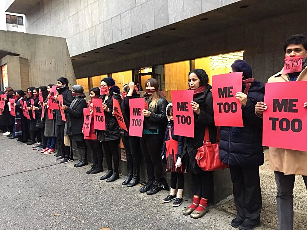 Пикет #MeToo у филиал Метрополитен-музея — Met Breuer (Метрополитен-Бройер). Фото: Priscilla Frank