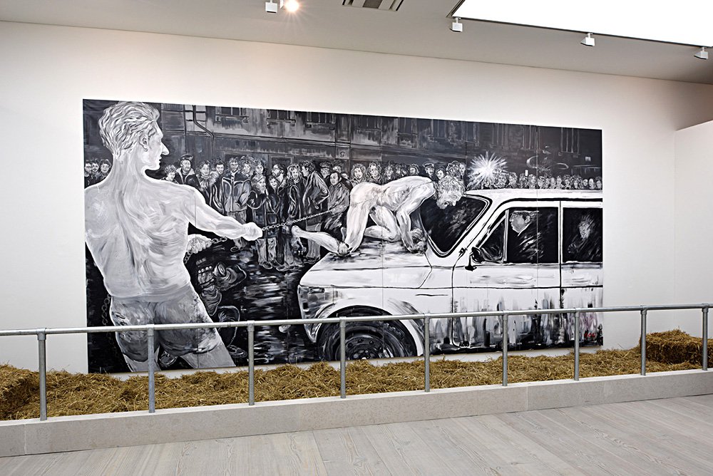 «Бешеный пес» Олега Кулика на выставке «Художественный бунт. Постсоветский акционизм» в Галерее Саатчи в Лондоне. Фото: Saatchi Gallery