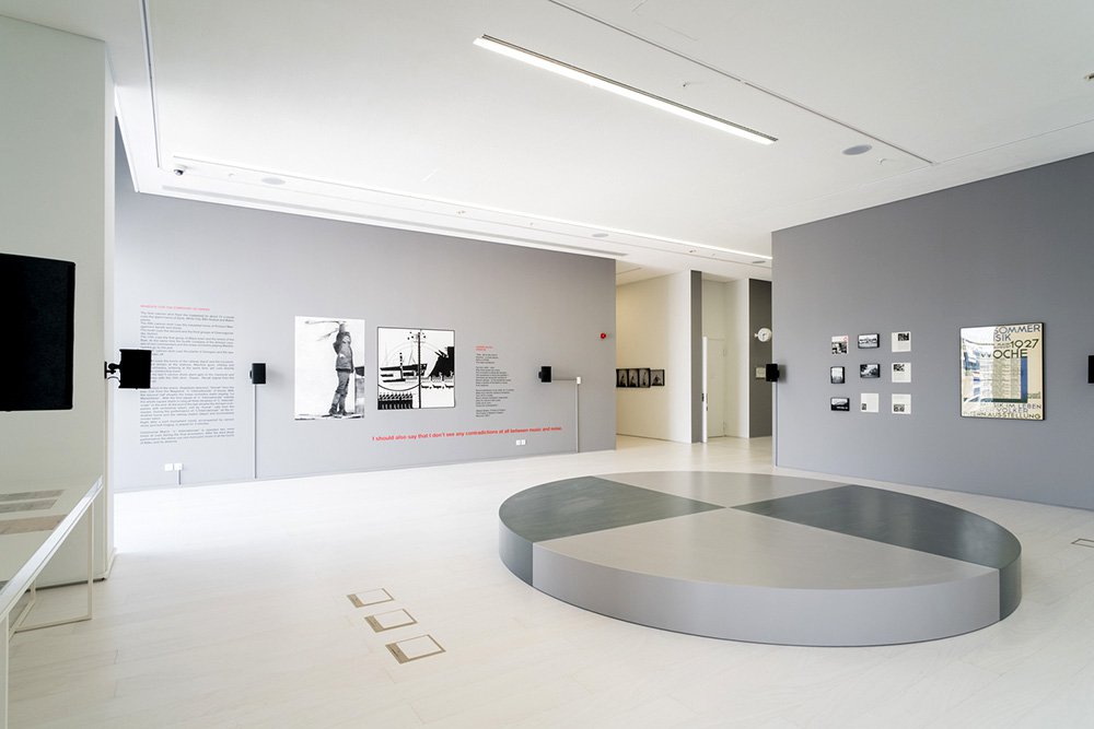 Documenta в Афинах. Арсений Авраамов. «Симфония гудков». Фото: Mathias Voelzke
