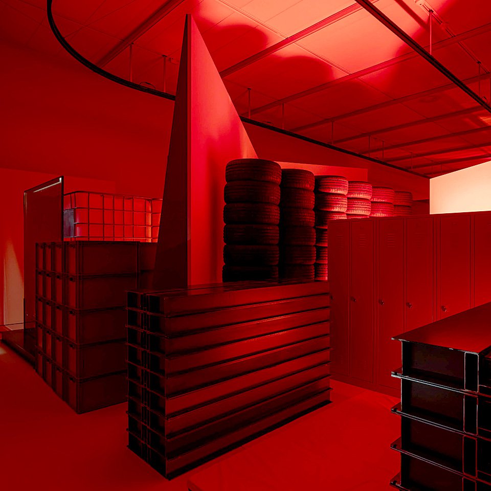 Выставка «Юность» Анне Имхоф в Стеделейк-музее. Фото: Peter Tijhuis/Courtesy of Stedelijk Museum