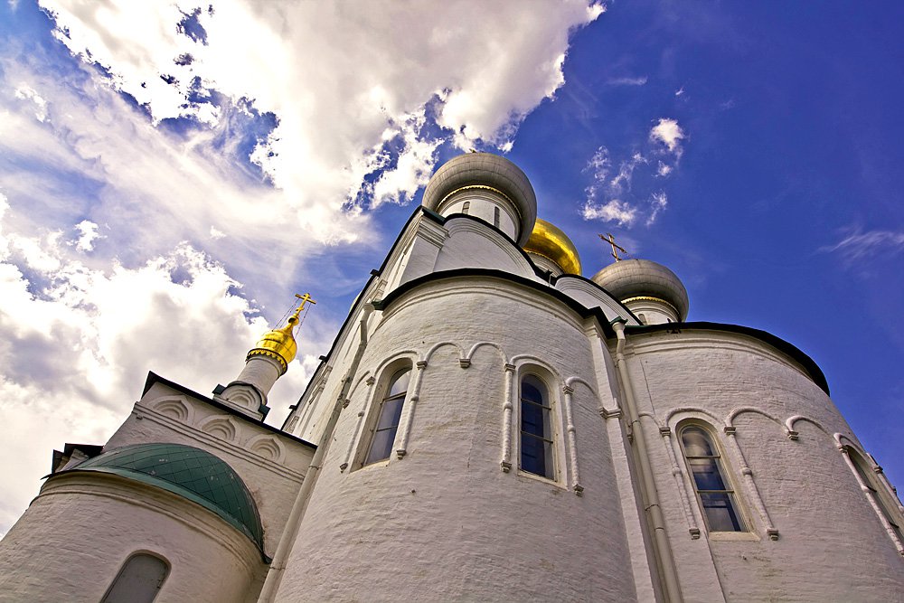 Купола Смоленского собора XVI в. Фото: Владимир Коршунов / Лори