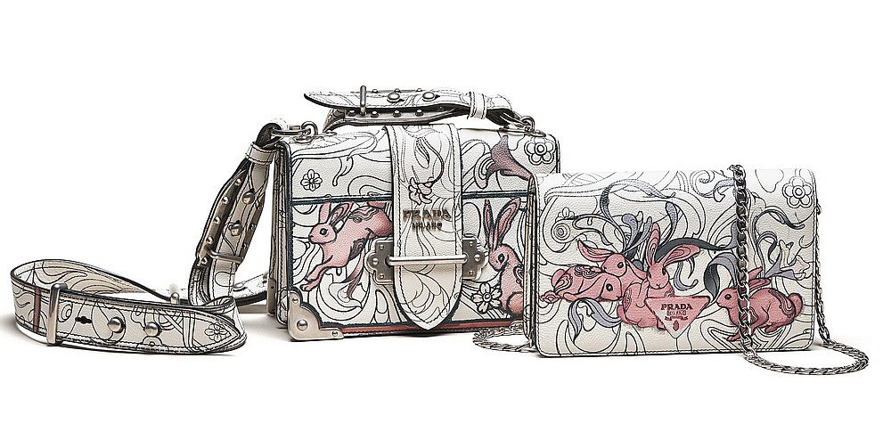 Сумки Prada из телячьей кожи с принтом с кроликами. Фото: Prada