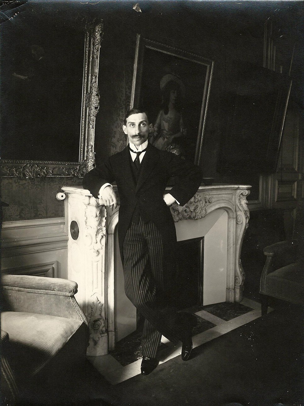Поль Розенберг в своей галерее. Фотография 1914 г.
