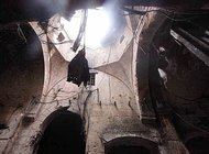 Война в Сирии не щадит древности: помимо изрешеченных пулями памятников, орудуют мародеры. Там, где не снаряд, там лопата