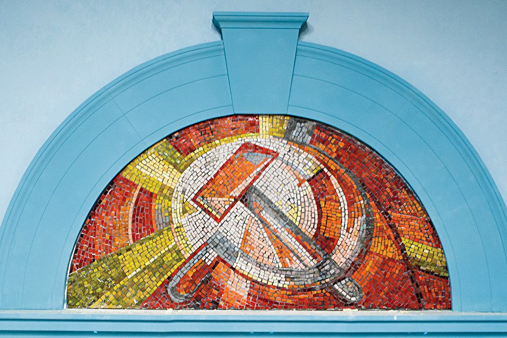 Мозаика в здании вокзала. Фото: Faber Grou