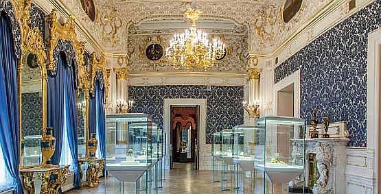 Один из 11 залов Музея Фаберже во дворце Нарышкиных — Шуваловых на Фонтанке