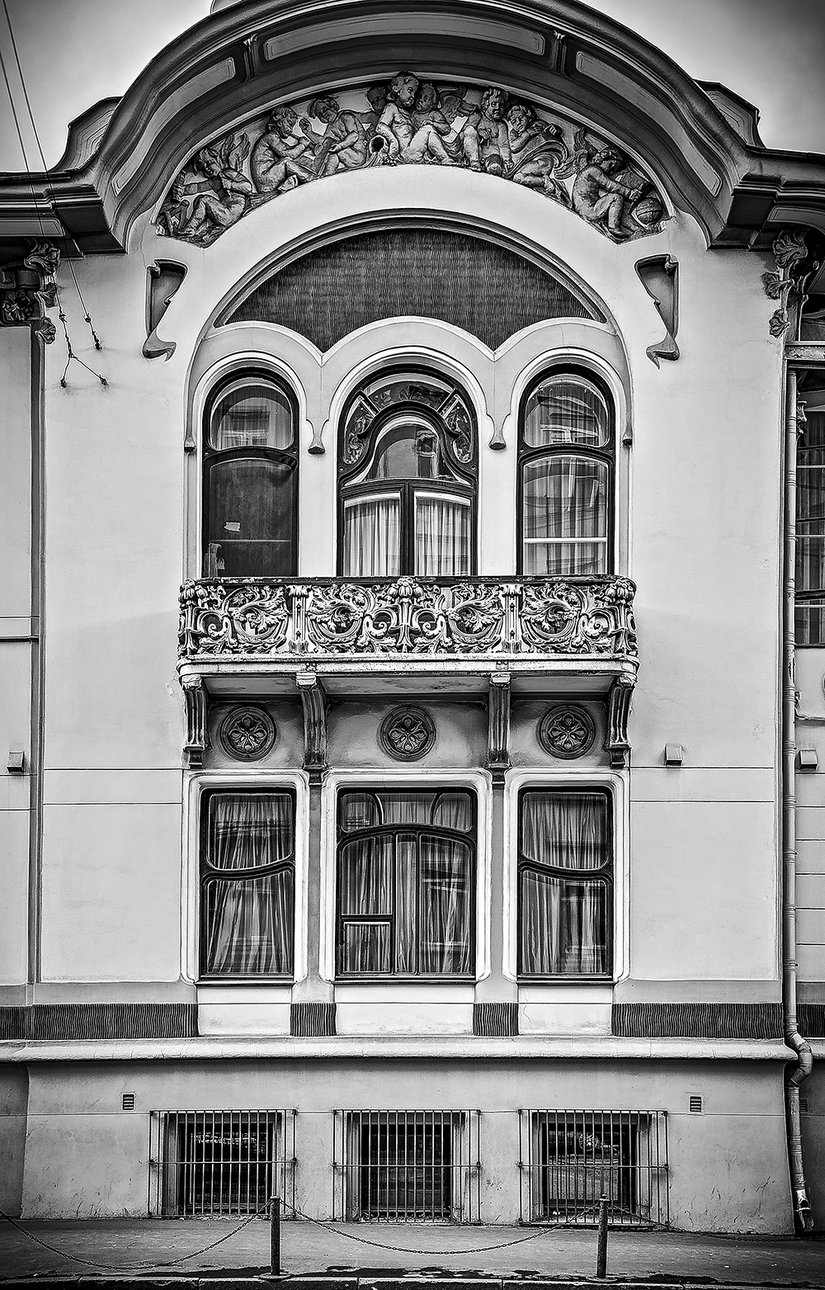 Фрагмент фасада особняка Миндовского на Поварской улице. Фото: Дмитрий Данилкин/Гео Фото