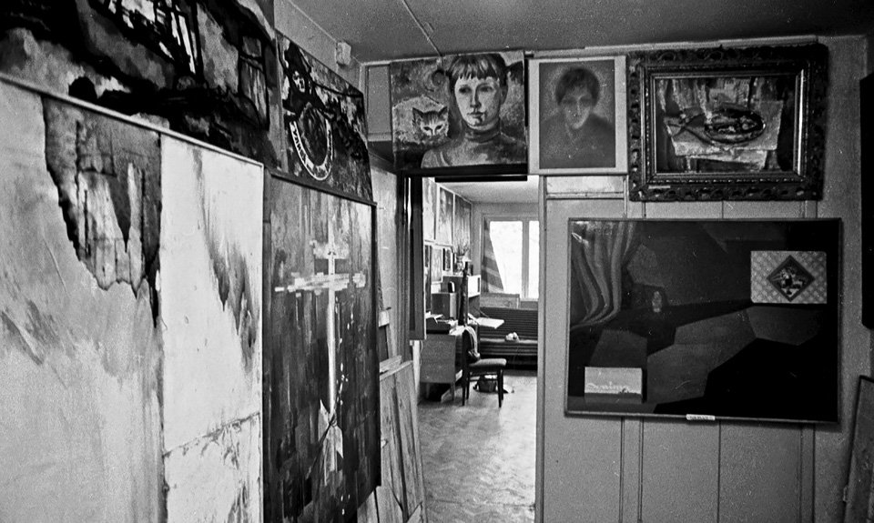 Выставка в квартире художника Оскара Рабина. 1975. Фото: RААN