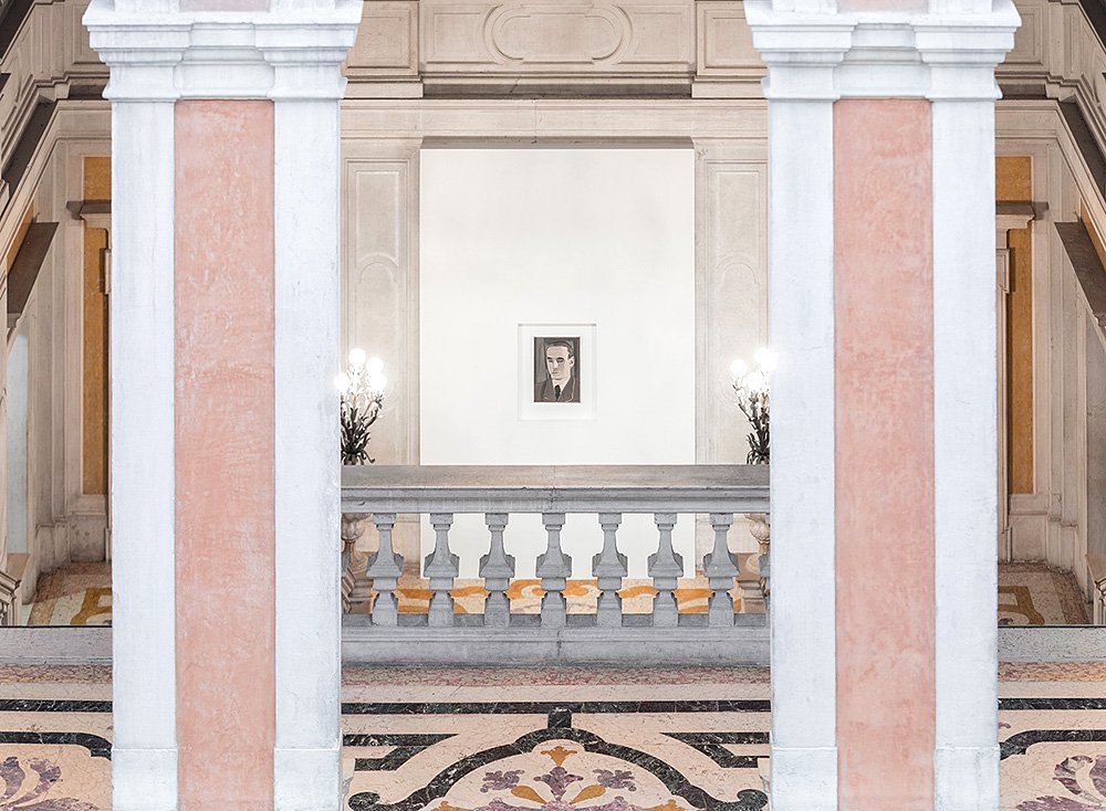 На выставке Люка Тюйманса «Шкура» в Палаццо Грасси в Венеции. Фото: Palazzo Grassi, Venice