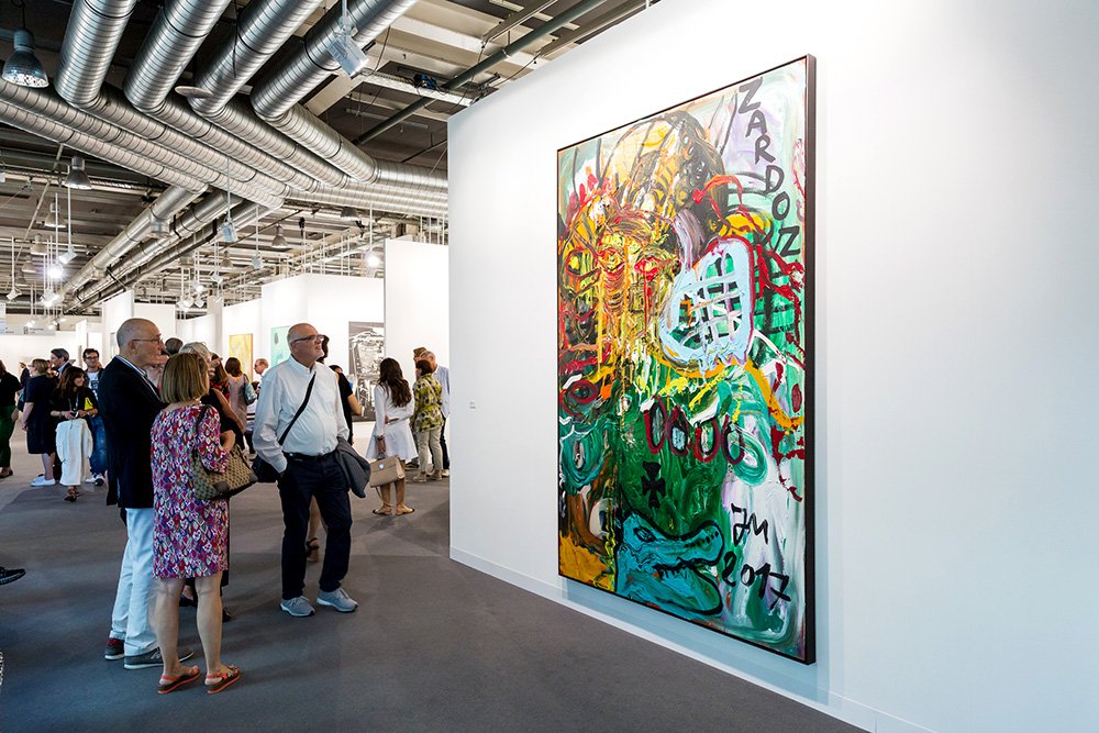 Работа Йонатана Мезе на стенде венской галереи Galerie Krinzinger. Фото: Courtesy of Art Basel