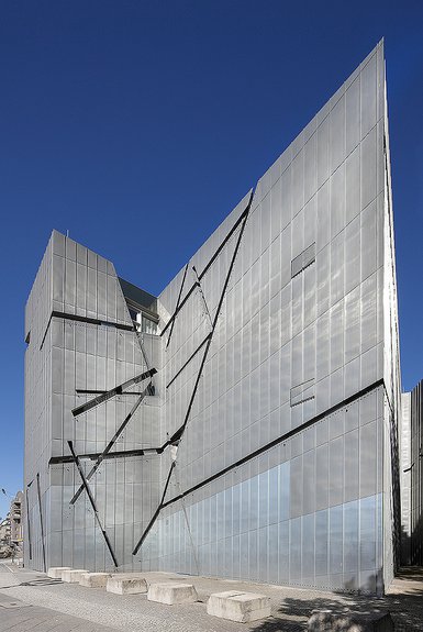 Новое здание Еврейского музея в Берлине. Архитектор Даниель Либескинд. Фото: Jens Ziehe