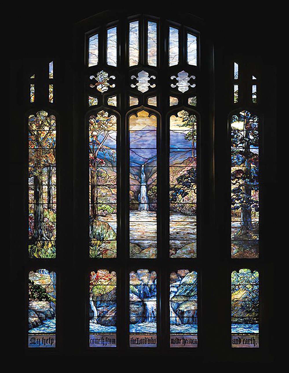 «Свет на небесах и земле», витраж Tiffany Studios дизайна Яньес Ф. Нортроп (1917) в Чикагском институте искусств. Фото: Art Institute of Chicago