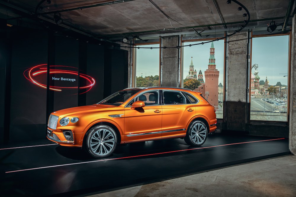Новый Bentley Bentayga V8 в расцветке Orange Flame. Фото: Bentley