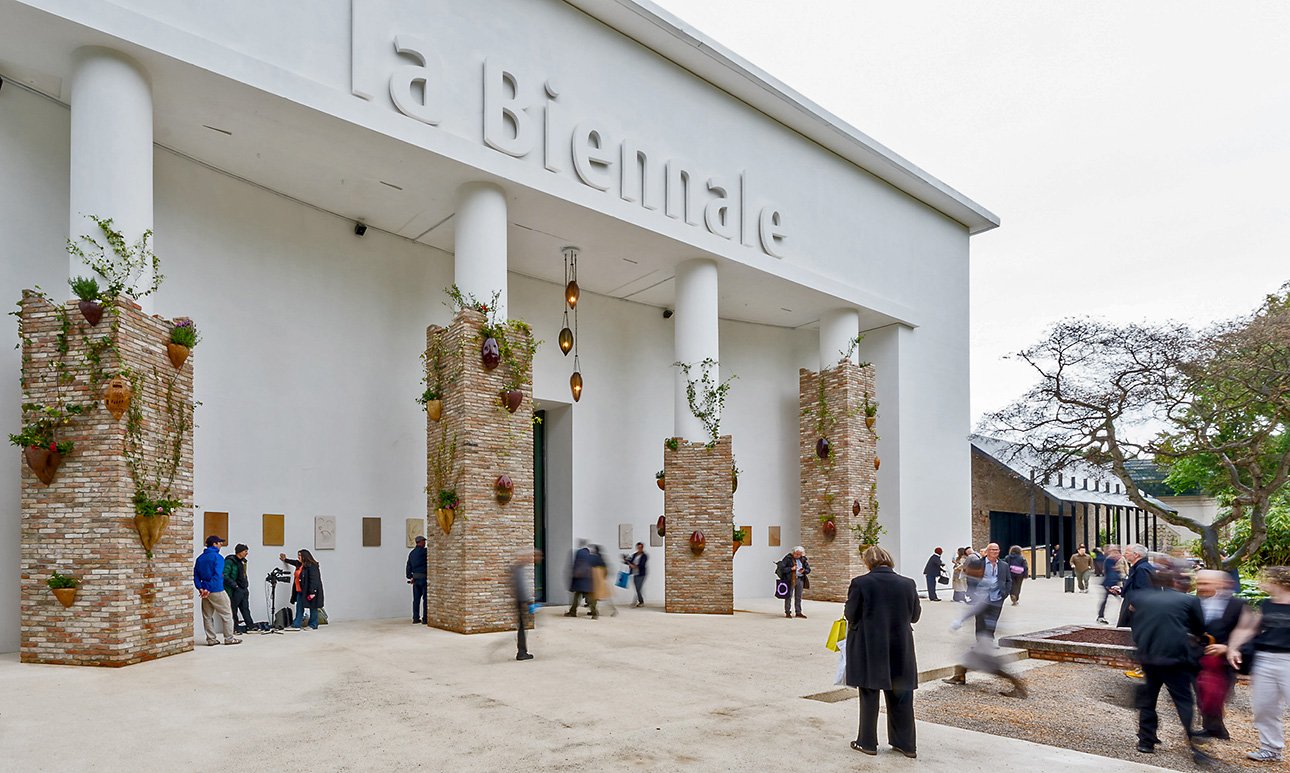 Отобонг Нканга. Центральный павильон в Джардини. Фото: Andrea Avezzù/La Biennale di Venezia