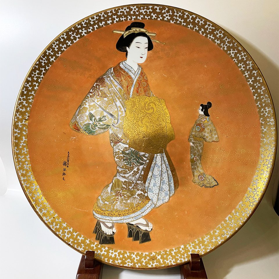 Декоративное блюдо. Япония. Фото: Российский Антикварный Салон