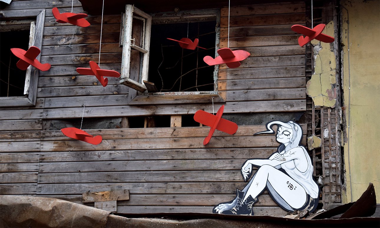 Лена Лисица. «Динка. Отпустить». 2018. Уличная инсталляция. Фото: Даниил Гончаровский