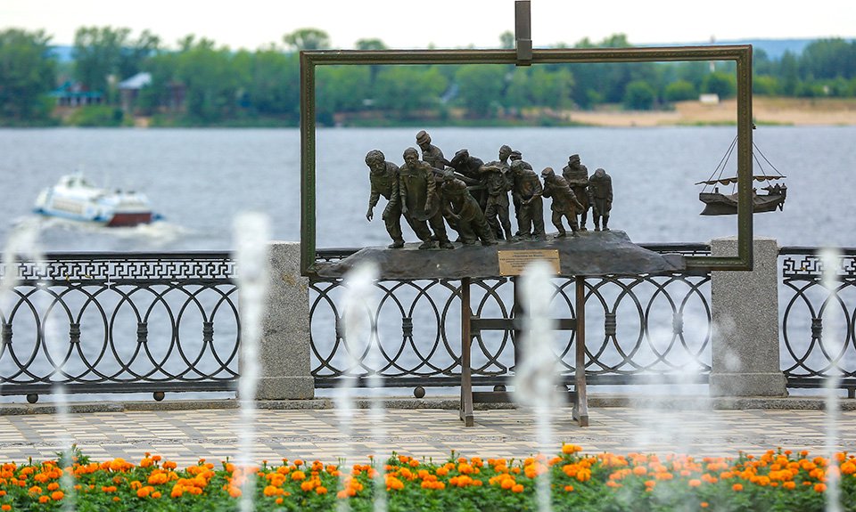 Памятник картине Ильи Репина «Бурлаки на Волге» в Самаре. Фото: Владимир Смирнов/ТАСС