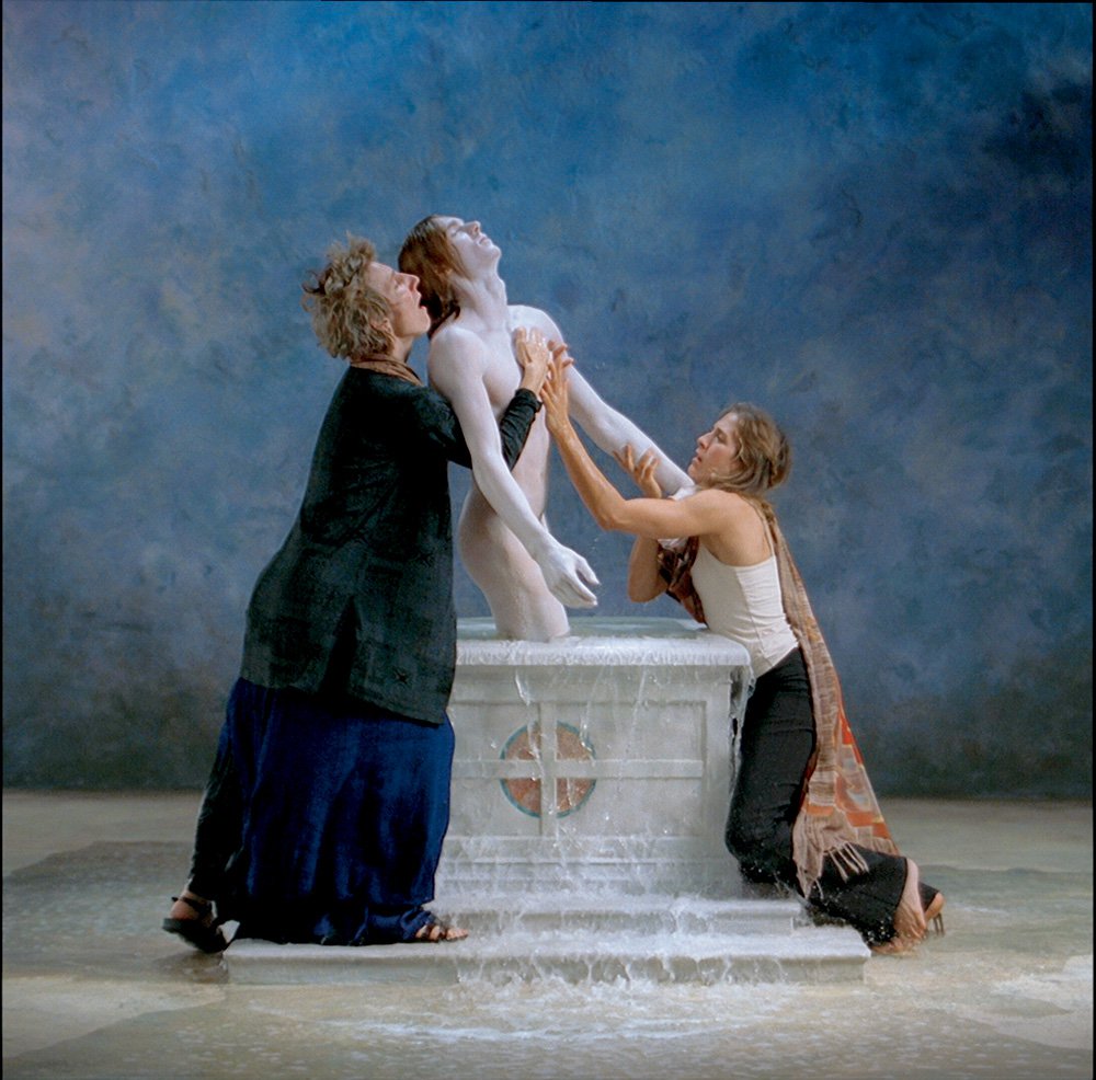 Билл Виола. «Пробуждение». 2002. Видеоинсталляция. Courtesy Bill Viola Studio