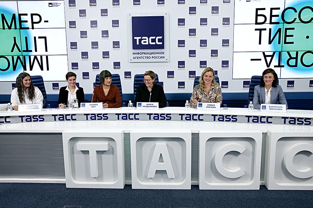 Организаторы 5-й Уральской индустриальной биеннале современного искусства на пресс-конференции 26 апреля 2019 г. Фото: TASS