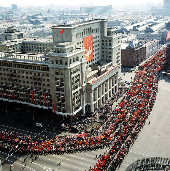 Демонстрация 1 мая в Москве.1980. Фото: Эдуард Песов / Фотохроника ТАСС