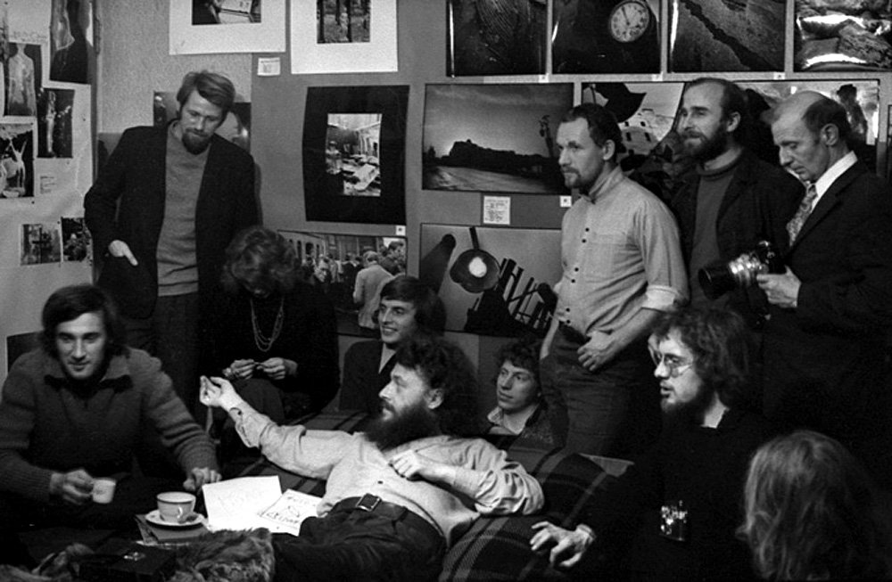 Геннадий Приходько. На выставке «Под парашютом». Ленинград. 1974. Фото: Борей Арт
