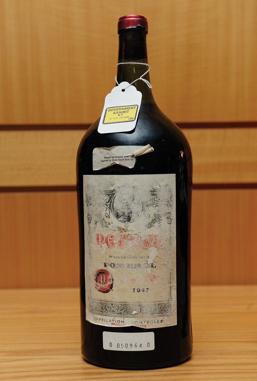 Объектом фальсификаций становятся и винтажные вина. Например, это Château Pétrus 1947 г. (средняя цена £2,6 тыс.). Photo: AFP