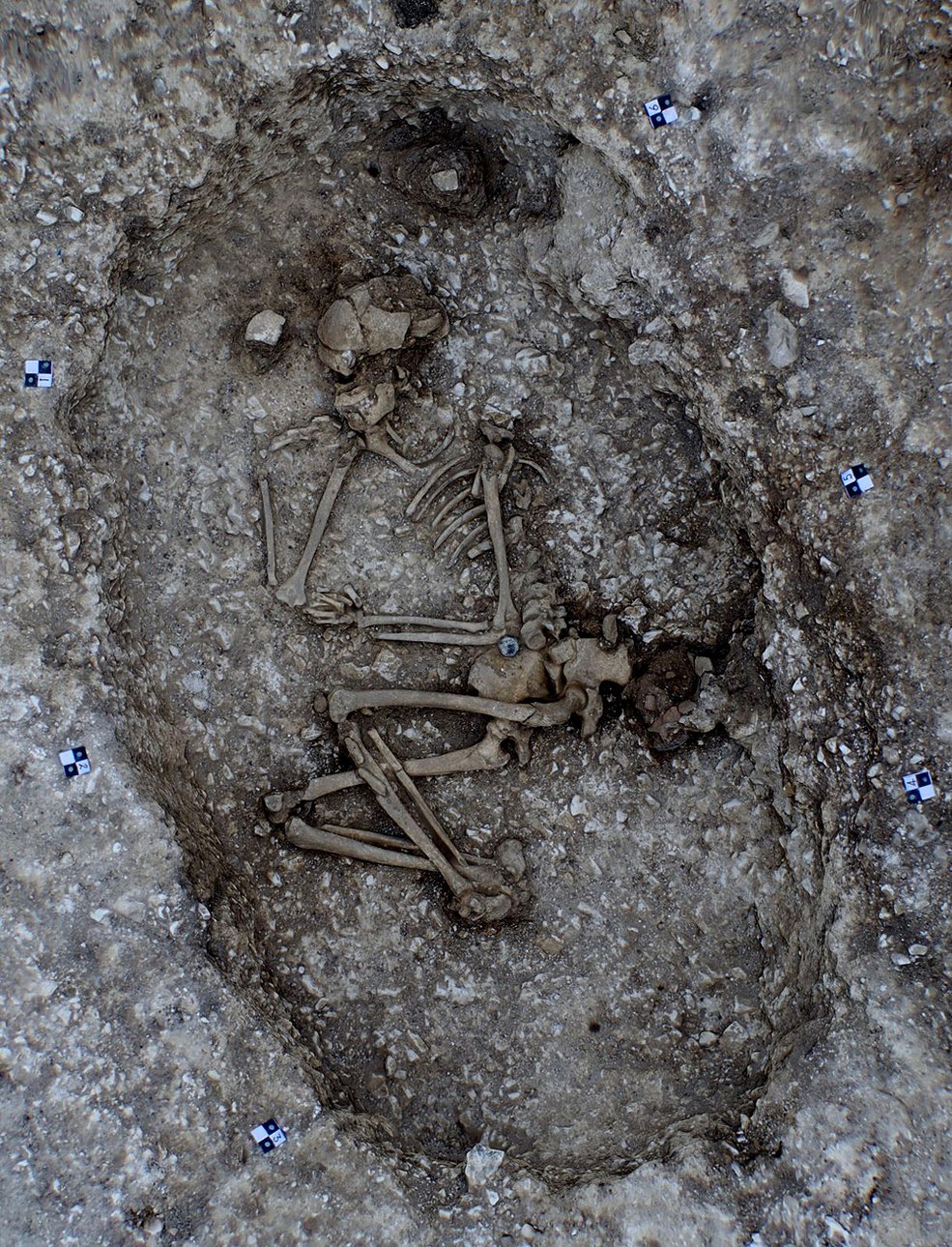 Одно из обнаруженных захоронений. Фото: Wessex Archaeology