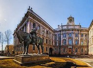 Современному искусству в Русском музее придется подвинуться — ради реставрации Мраморного дворца