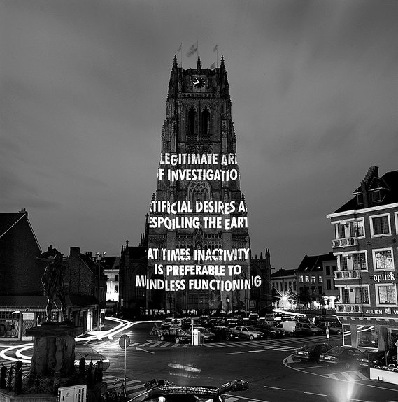 Из серии «Проекции». 2004. Тонгерен. Фото: Edd Horder, Jenny Holzer/Art Resource, NY