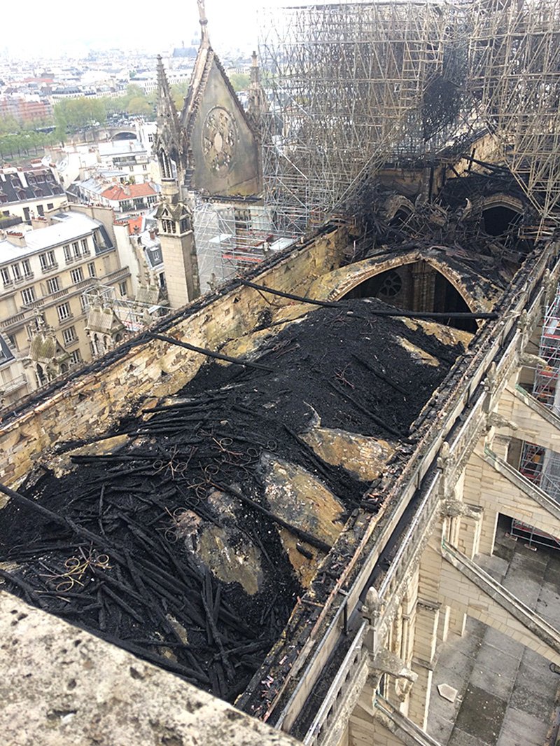 Крыша собора Нотр-Дам де Пари после пожара. Фото: HEIC