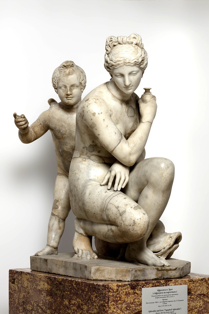 «Купающаяся Афродита и Эрот». Рим. III в. до н. э. Фото: Государственный Эрмитаж