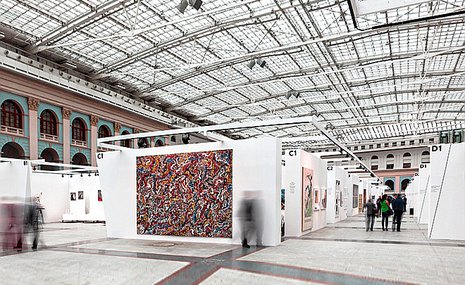 Московские галереи и аукционы поддержат рублем