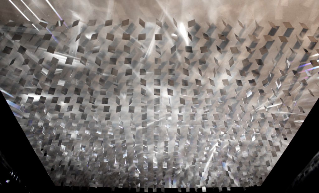Хулио Лепарк. Continuel-lumière au plafond. 1963/2016. Courtesy of the Pérez Art Museum Miami