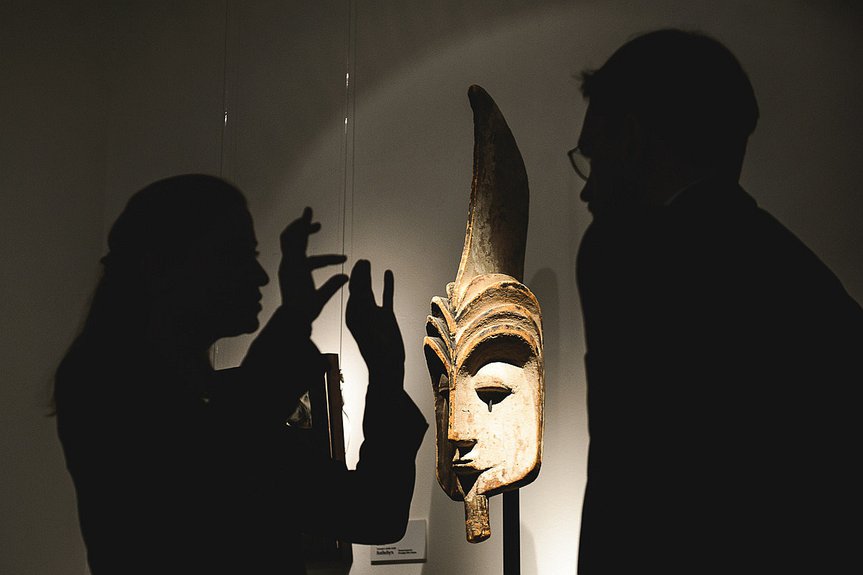 Габонская маска из коллекции Вивьен Жюто, топ-лот аукциона 14 декабря в Париже. Эстимейт 200 - 300 тыс. евро. Courtesy of Sotheby'