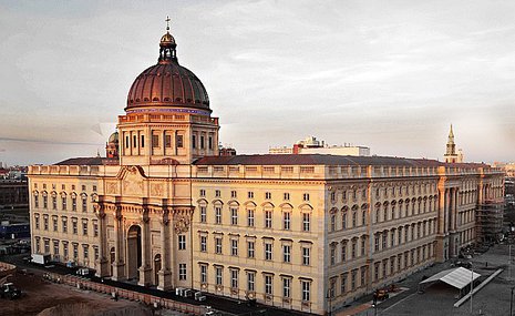 Форум Гумбольдта в Берлине открылся заочно