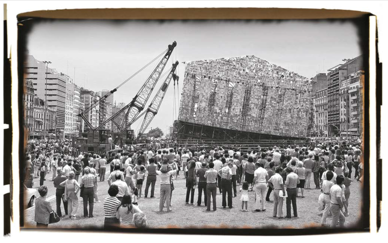 Марта Минухин. «Книжный Парфенон». 1983. Буэнос-Айрес. Courtesy of Documenta